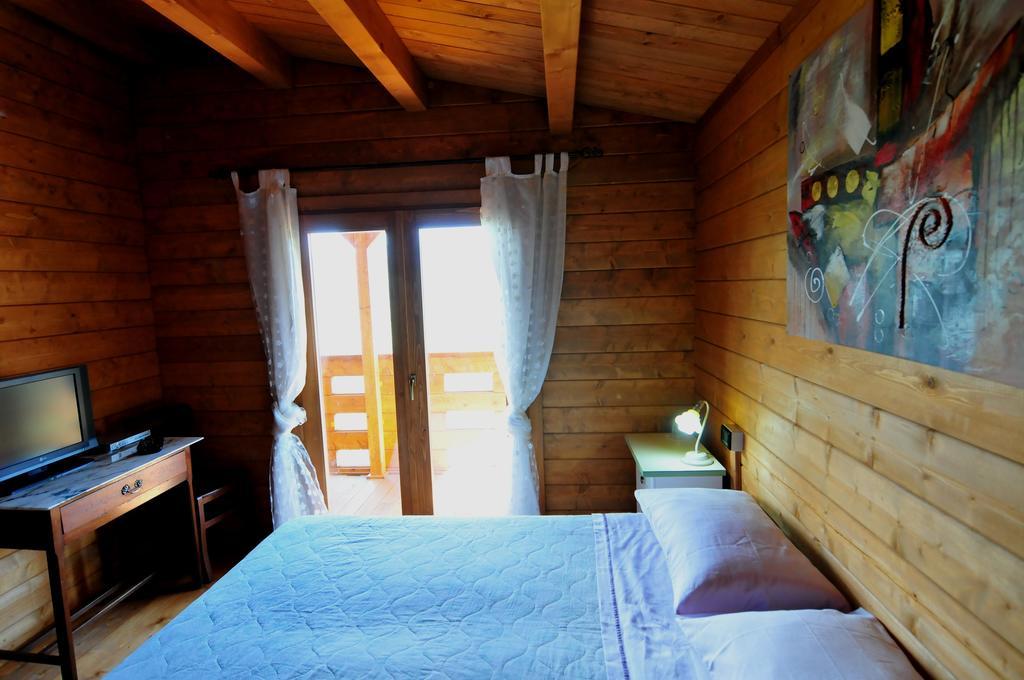 Chalet Dei Parchi Bed and Breakfast Saracinesco Δωμάτιο φωτογραφία